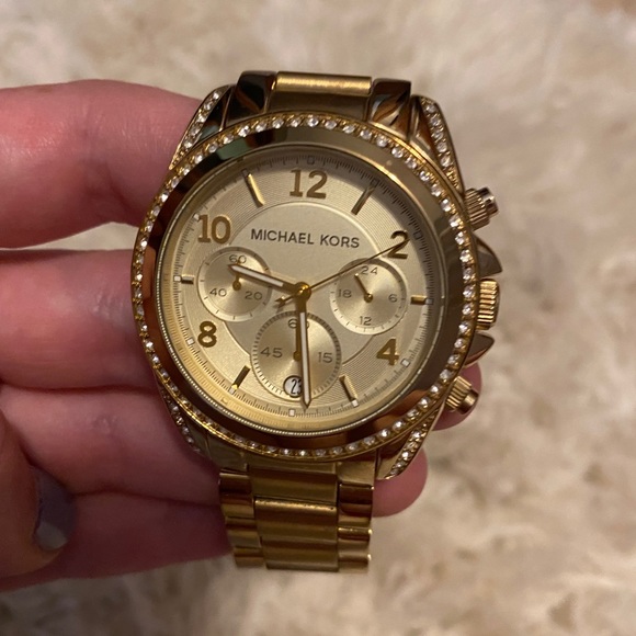 Micheal Kors Gold Watch - Picture 6 of 6